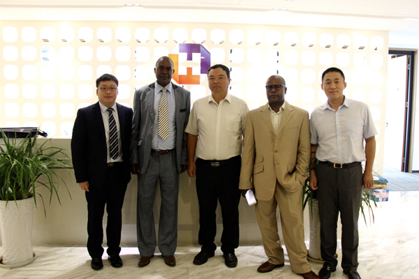 剛果布黑角省代表團(tuán)參觀漢盛集團(tuán)