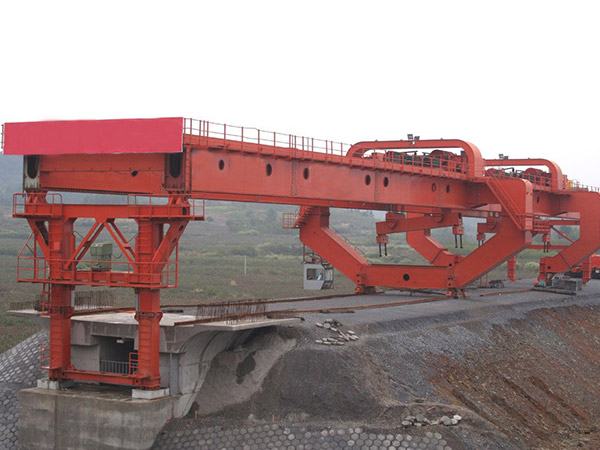 鐵路架橋機